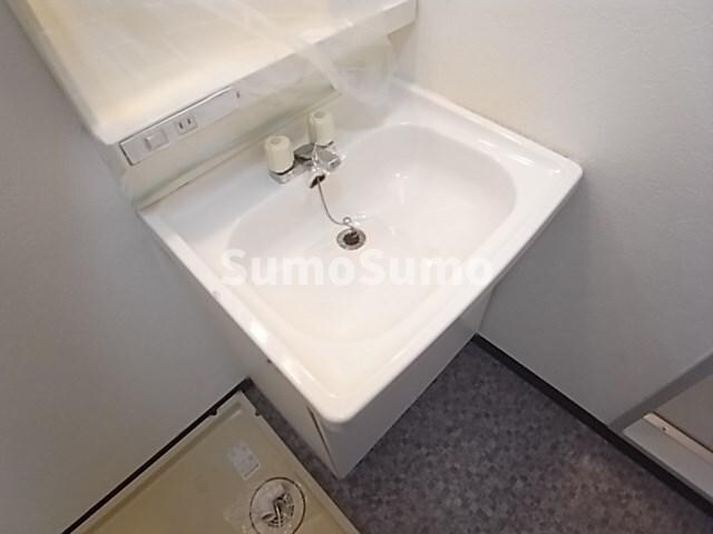 物件内観写真18　(明るい洗面所です)