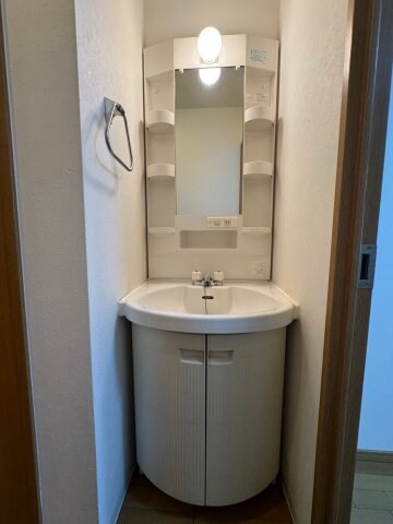 物件内観写真11　(忙しい朝には欠かせない洗面所です)