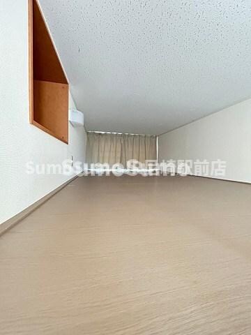 物件内観写真5　(開放的な寝室です)