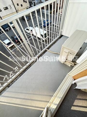 物件内観写真9　(外からの目が気にならないバルコニーで洗濯物が干せます)