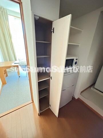 物件内観写真18　(大きなスペースがあり、収納には困りません)