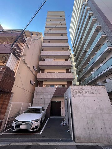 物件外観写真2　(清潔なエントランスです)