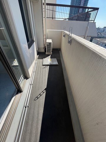 物件内観写真9　(広々としたバルコニーです)