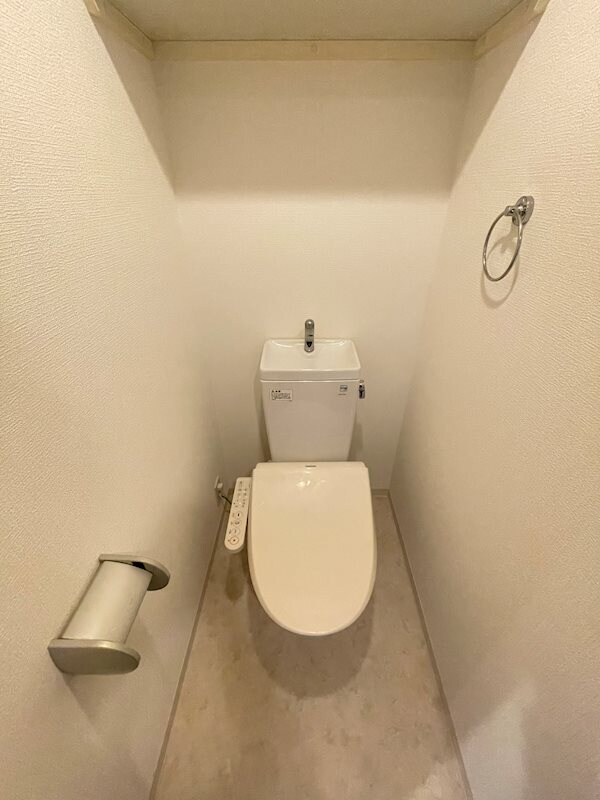 トイレ(落ち着いた色調のトイレです)