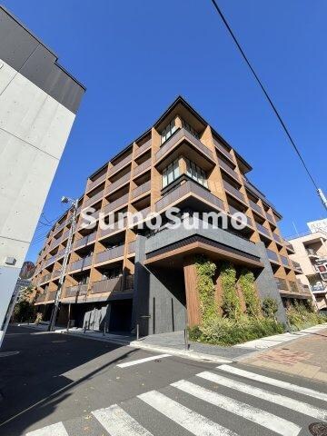 物件外観写真1　(落ち着いた雰囲気の外観です)