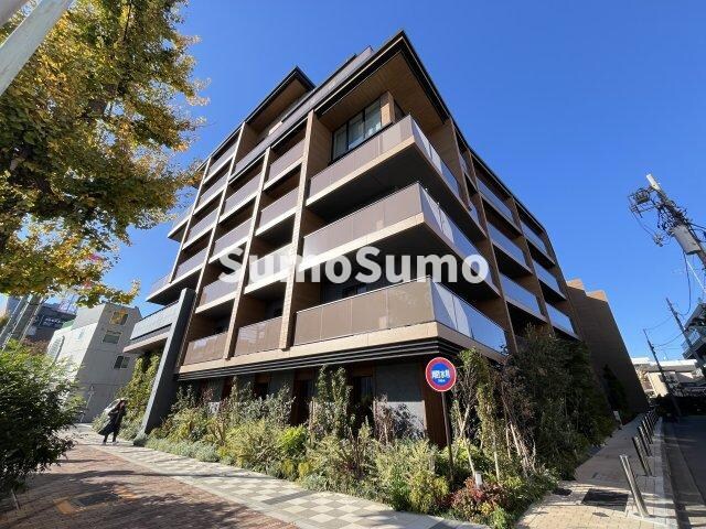 物件外観写真2　(落ち着いた雰囲気の外観です)