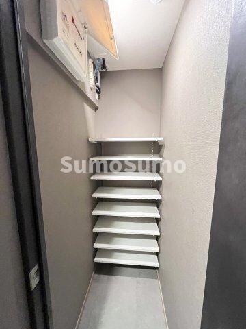 物件内観写真9　(小物を収納するのに便利です)