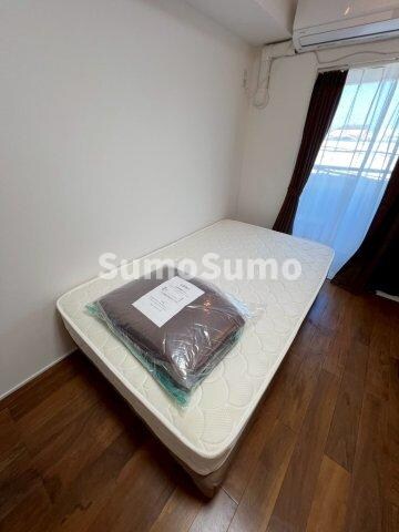 物件内観写真18　(広くて明るい寝室)