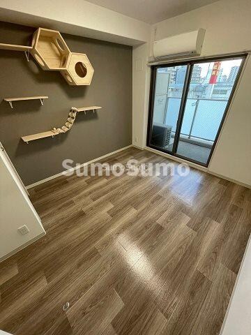 物件内観写真5　(おしゃれな居間です)