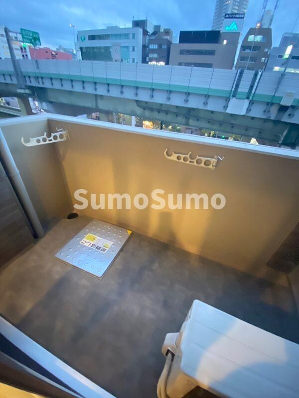 物件内観写真8　(バルコニーからの眺めを楽しみながら食事をしませんか)