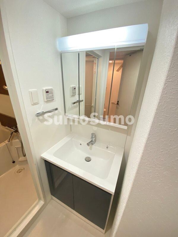 物件内観写真9　(コンパクトで使いやすい洗面所)