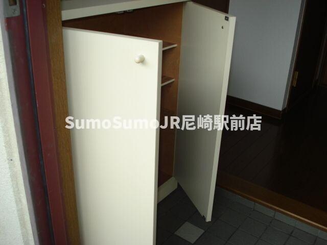 物件内観写真11　(大きなスペースがあり、収納には困りません)