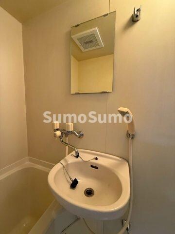 物件内観写真12　(ゆったりとスペースのある洗面所)