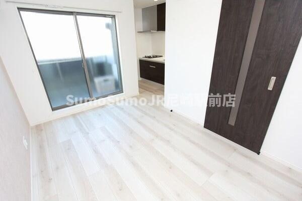 居室(おしゃれなリビングです)