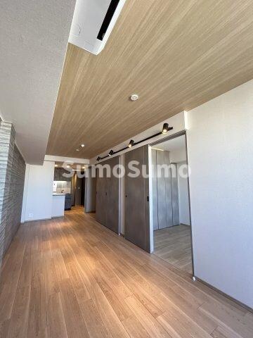 物件内観写真11　(おしゃれな居間です)