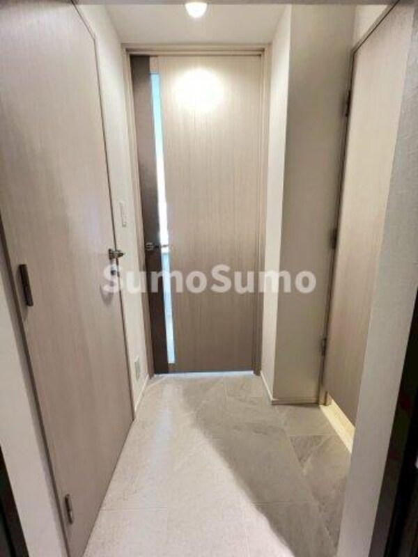 内装他(明るい色調の室内です)