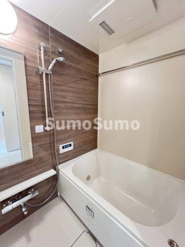 浴室(コンパクトで使いやすいお風呂です)