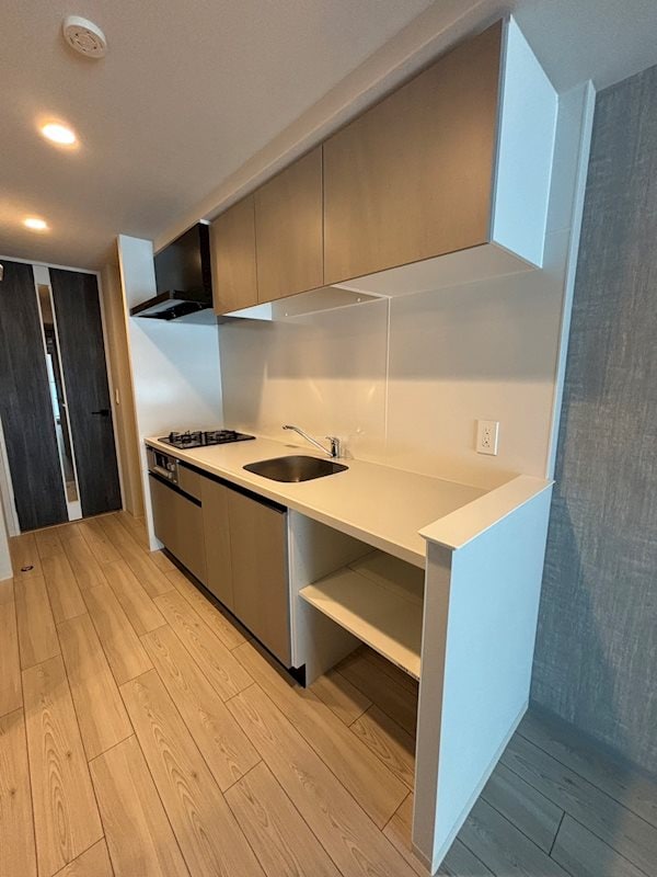 物件内観写真6　(コンパクトなキッチンで掃除もラクラク)