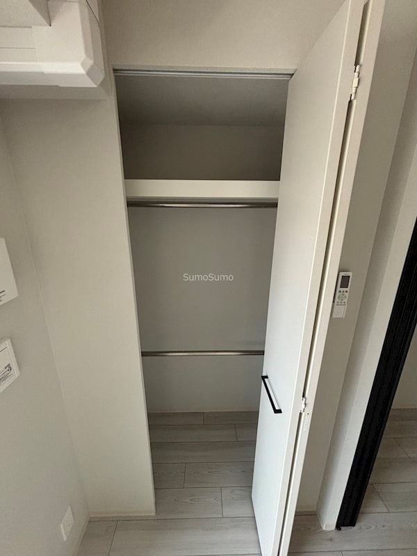 物件内観写真12　(大きなスペースがあり、収納には困りません)