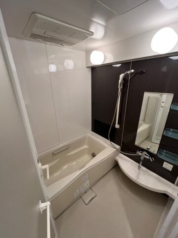 物件内観写真8　(日々の疲れを癒すお風呂付です)