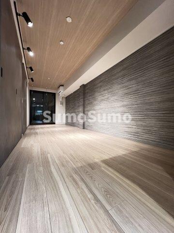 物件内観写真6　(ゆったりとした居間です)