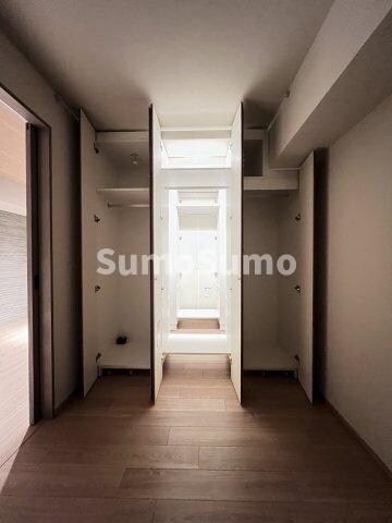 物件内観写真7　(大きなスペースがあり、収納には困りません)