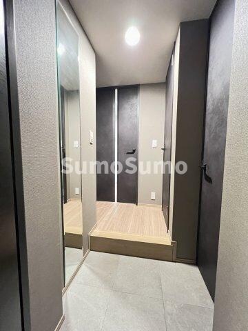 物件内観写真16　(ゆったりとした玄関です)