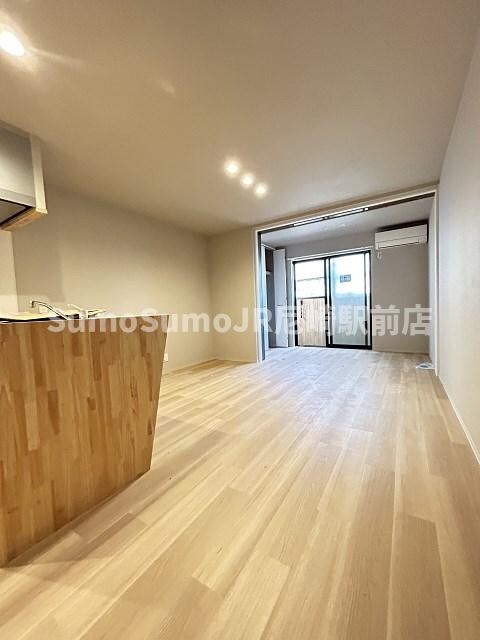 物件内観写真4　(ゆったり過ごせる居間です)