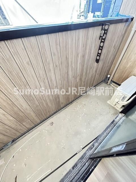 物件内観写真8　(暖かな日差しのふりそそぐバルコニー)