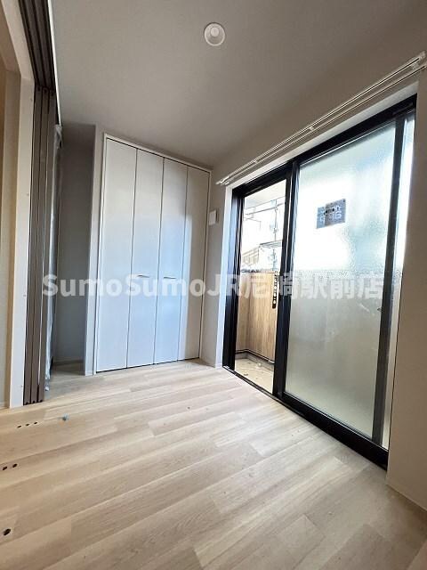 物件内観写真14　(こちらのリビングで趣味の時間をお楽しみください)