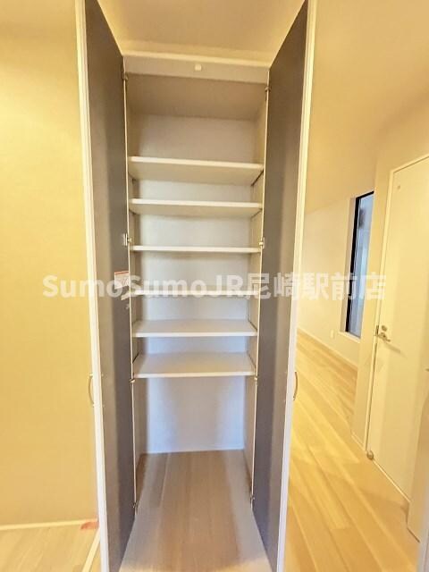 物件内観写真18　(ちょっとした収納スペースも充実しています)