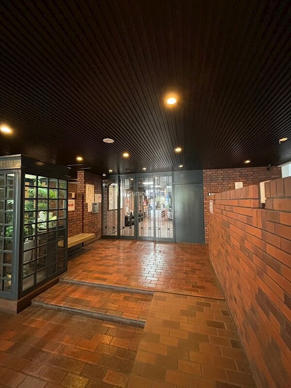 物件外観写真2　(エントランスです)