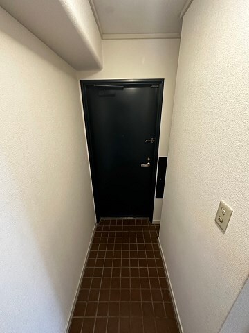 物件内観写真5　(シンプルで使いやすい玄関です)