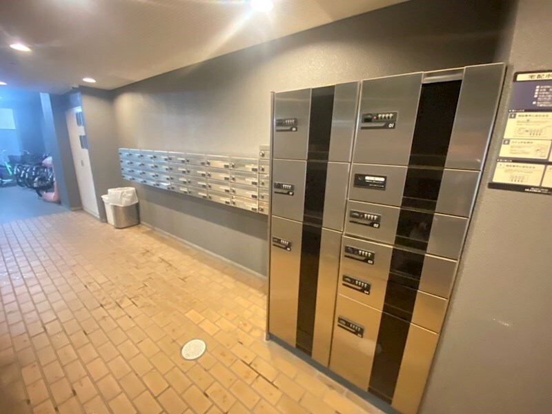 物件外観写真3　(ゆとりのあるロビーです)