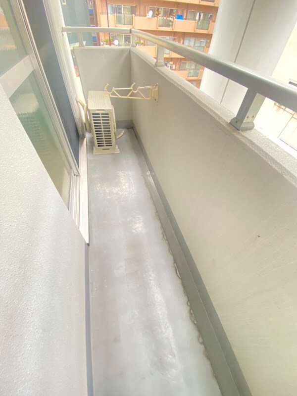 物件内観写真9　(外からの目が気にならないバルコニーで洗濯物が干せます)