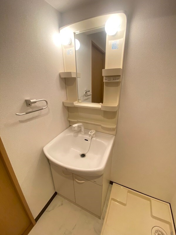 物件内観写真11　(忙しい朝には欠かせない洗面所です)