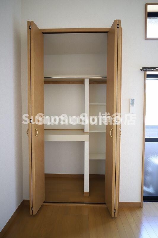 物件内観写真7　(便利な収納スペースです)