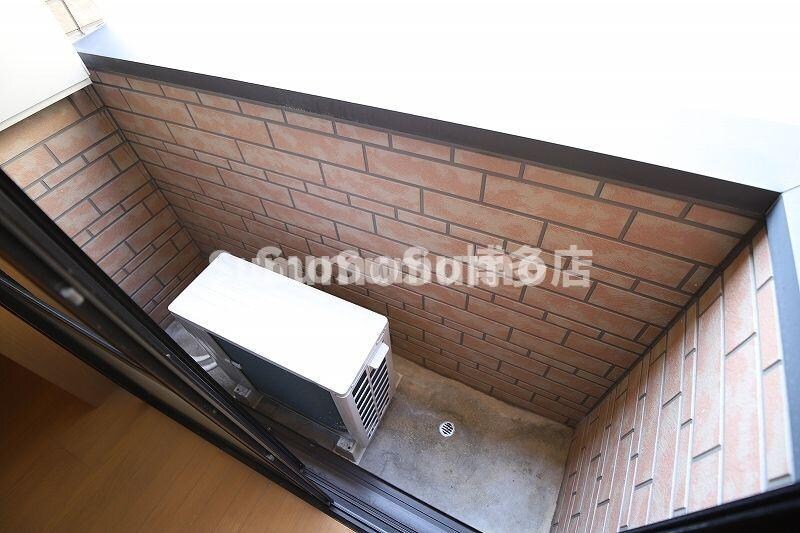 物件内観写真11　(外からの目が気にならないバルコニーで洗濯物が干せます)