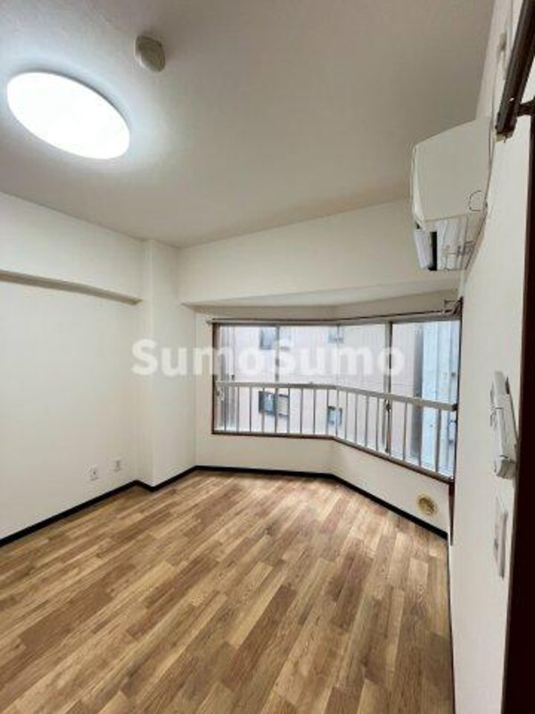 寝室(落ち着いて過ごせるお部屋なので、寝室にいかがでしょうか)
