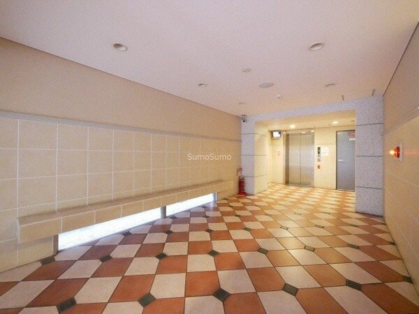 ロビー・ラウンジ(外観は落ち着いています)