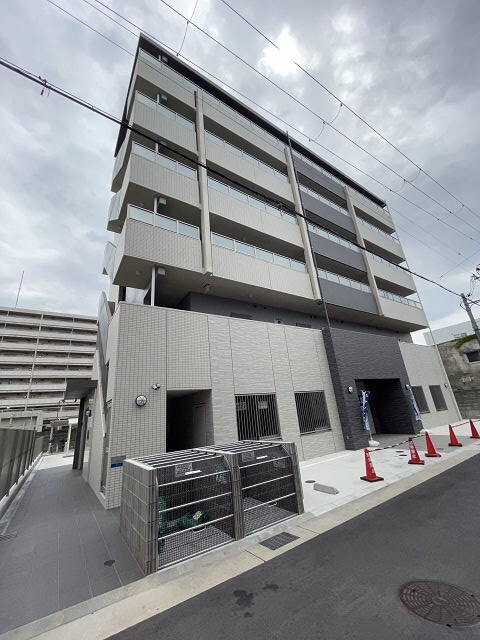 物件外観写真1　(外観は落ち着いています)