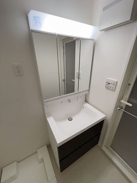 物件内観写真9　(独立洗面化粧台付き)