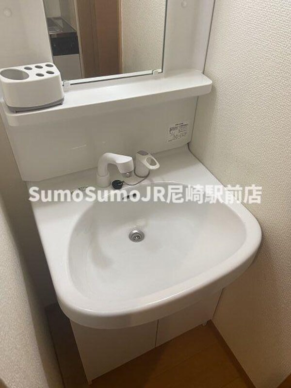 洗面・脱衣所(忙しい朝には欠かせない洗面所です)