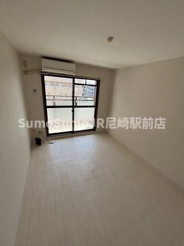 物件内観写真5　(使いやすい居間です)