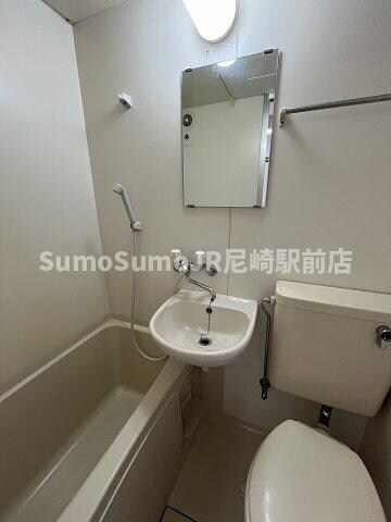 物件内観写真11　(広い洗面スペース)