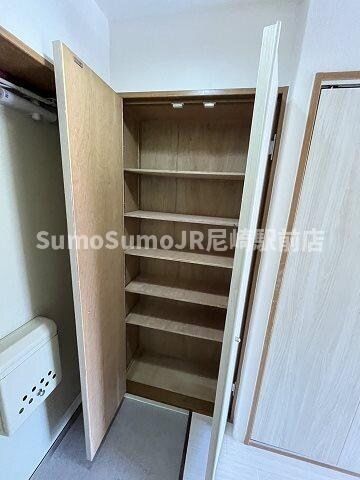 物件内観写真15　(大きなスペースがあり、収納には困りません)