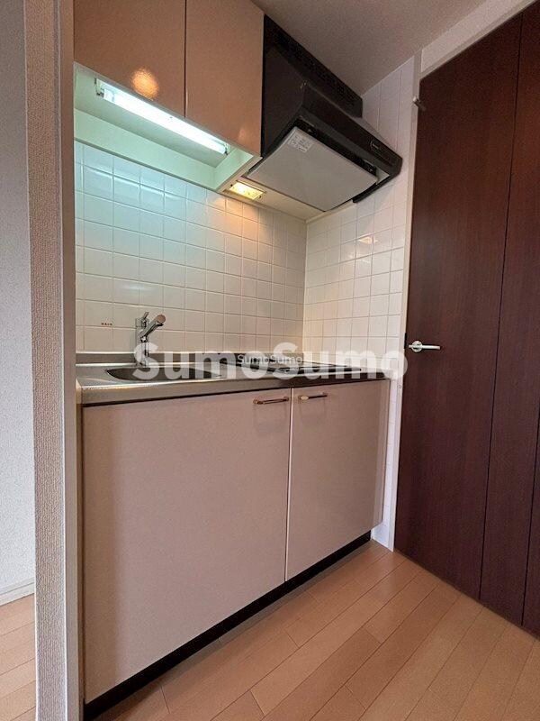 物件内観写真6　(コンパクトなキッチンで掃除もラクラク)