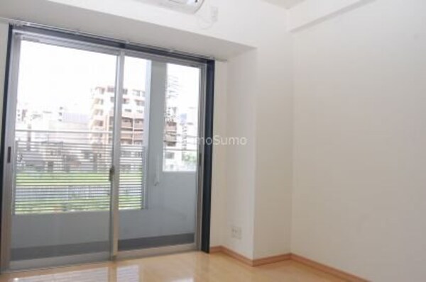 寝室(落ち着いて過ごせるお部屋なので、寝室にいかがでしょうか)