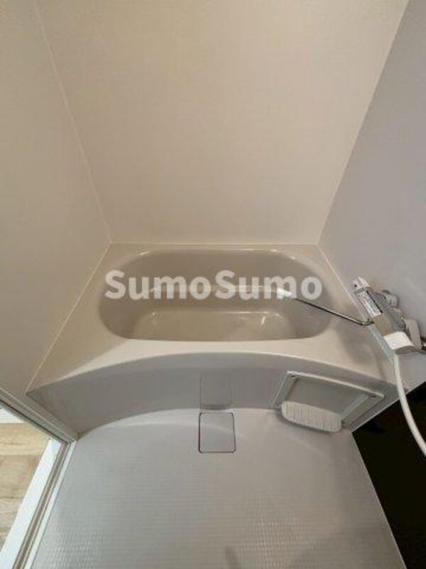 浴室(コンパクトで使いやすいお風呂です)