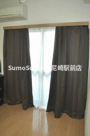 物件内観写真12　(個人の部屋や寝室として使える洋室です)